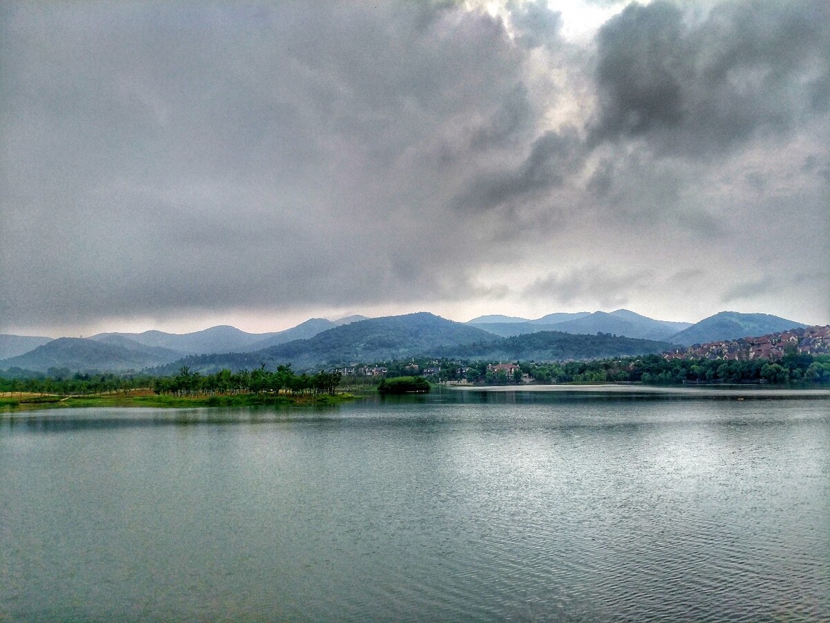 拍自南京江浦区汤泉街道九龙湖畔.空别墅客厅挑图片