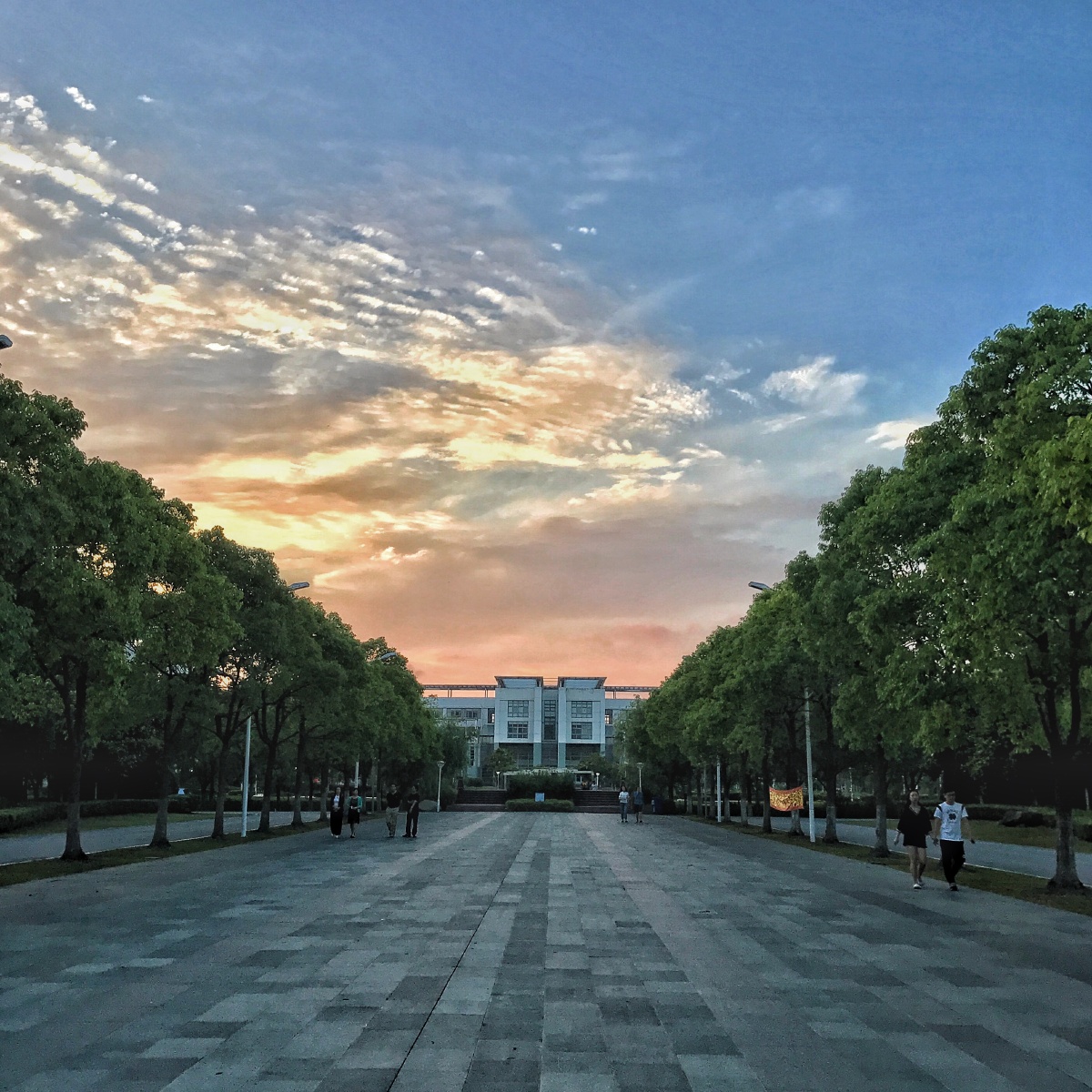 上海工会管理职业学院