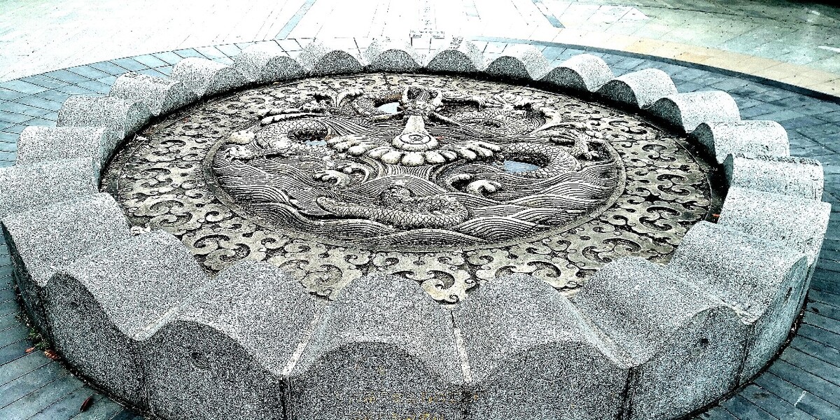 屈原广场盘龙浮雕