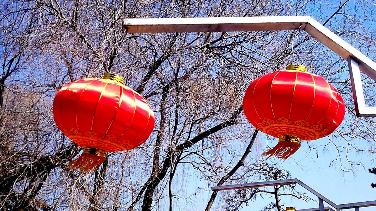 大红灯笼高高挂