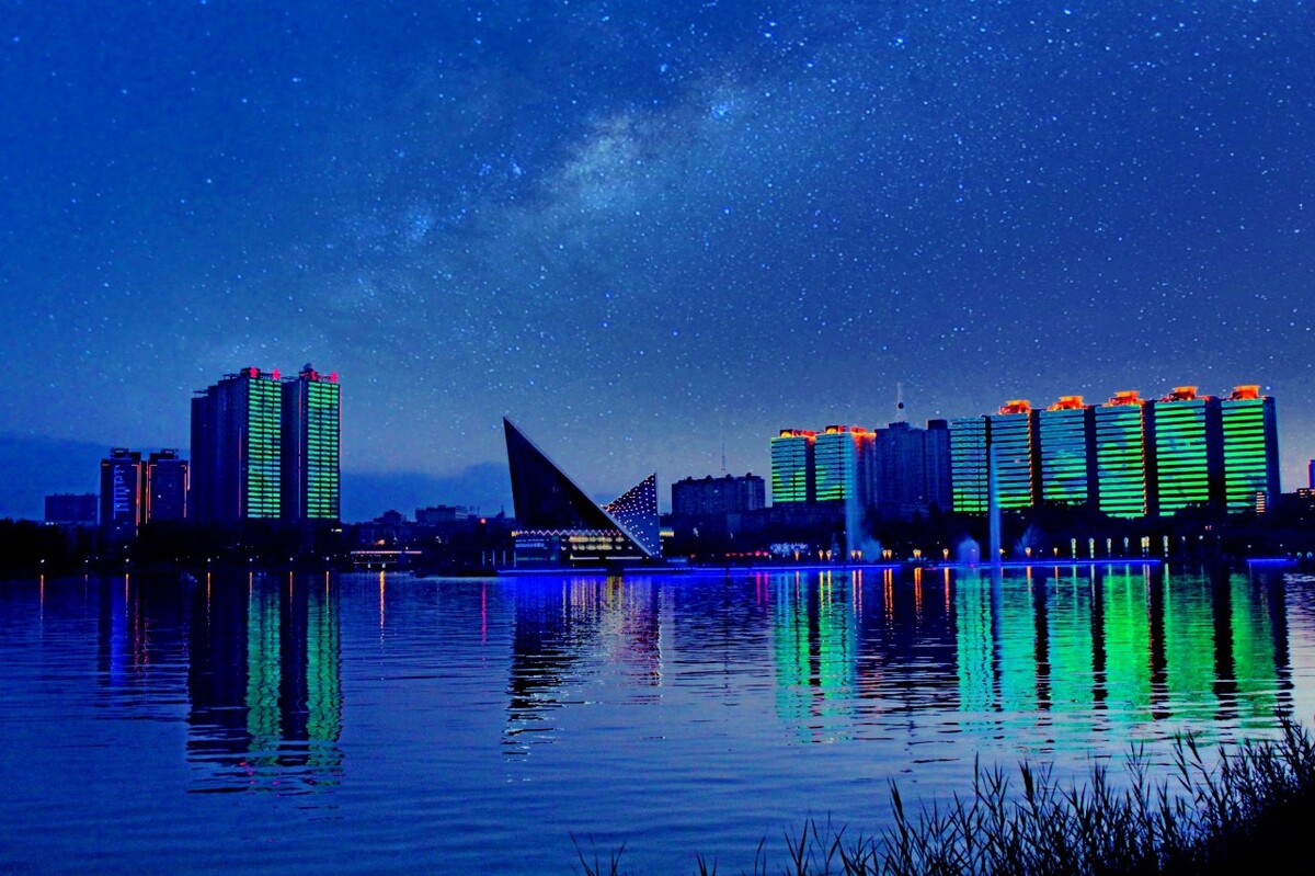喀什东湖公园夜景