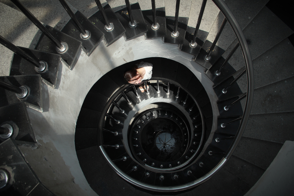 梦境迷踪，解析梦见上楼梯下台阶的深层含义