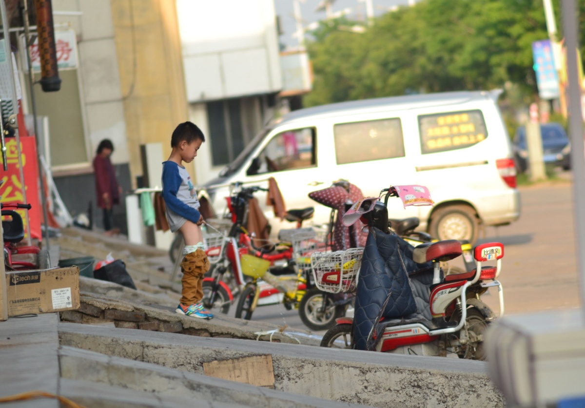 男孩撒尿