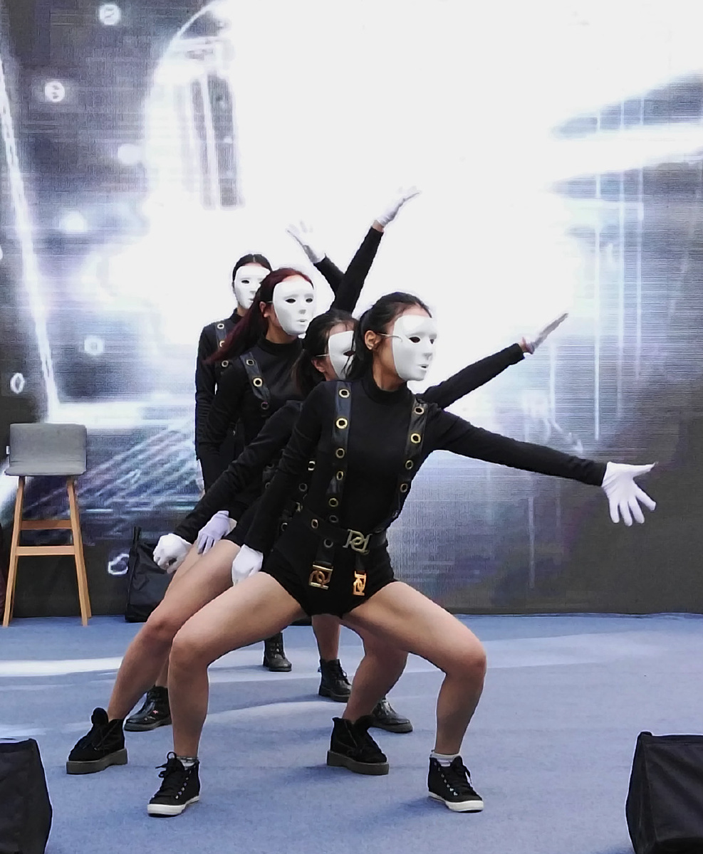 面具舞（组照3幅）