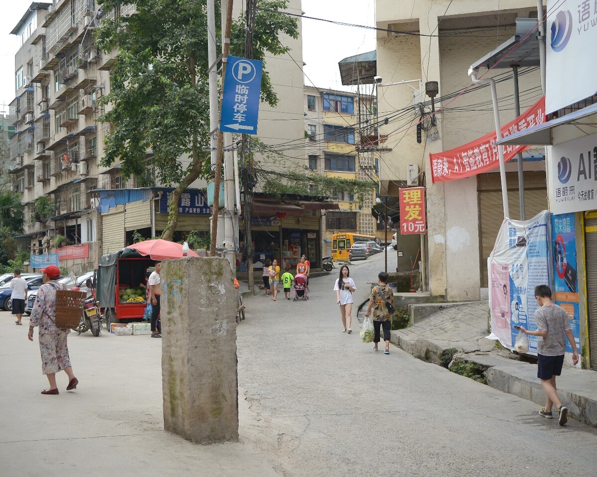 2019年7月 贵州凯里 早上的街头