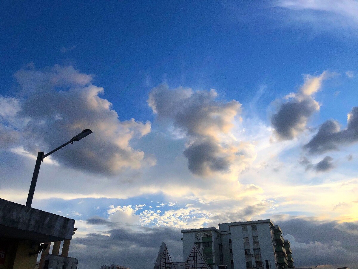 六点的天空