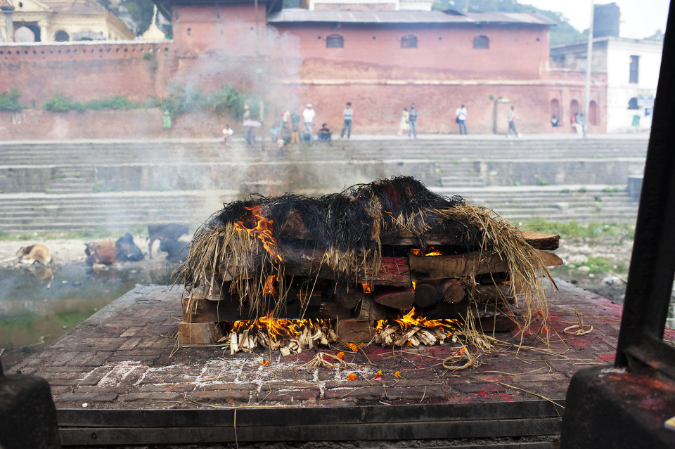 神秘的印度火葬“烧尸庙”Pashupatinath