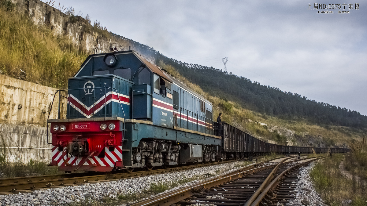 正在调车的ND3型内燃机车