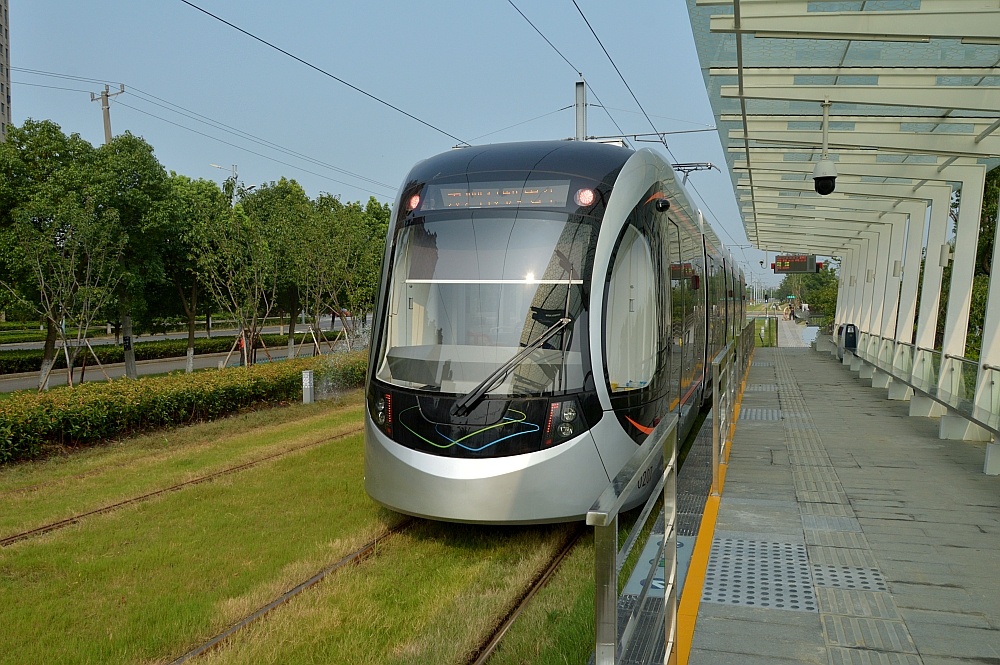 有轨电车蓉2号线首开段 今日11点也开通了!