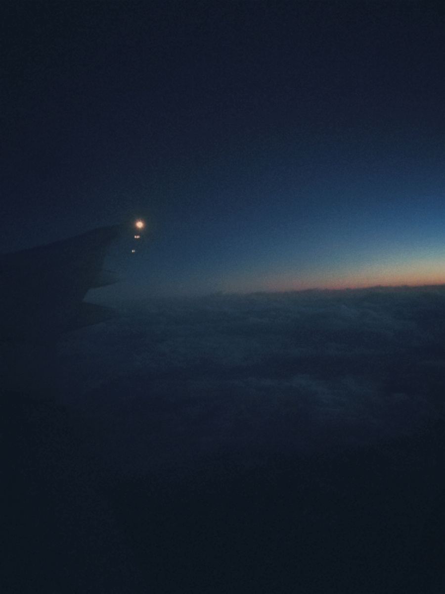 越过漫长联系的近义词