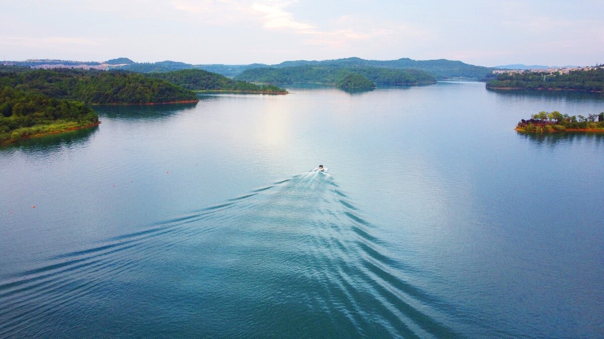 四川绵阳仙海湖风光