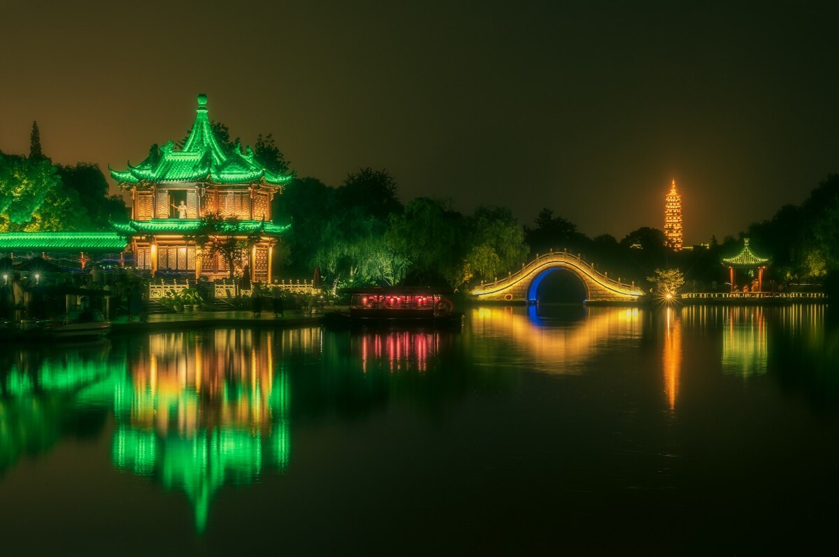 越夜越美丽西湖夜色