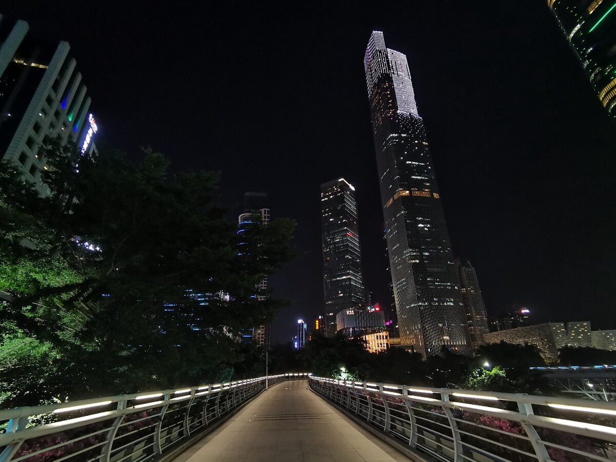 广州cbd东塔夜景