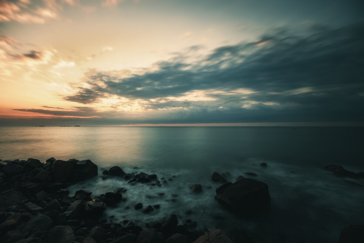 海潮晨曲海天暗涌