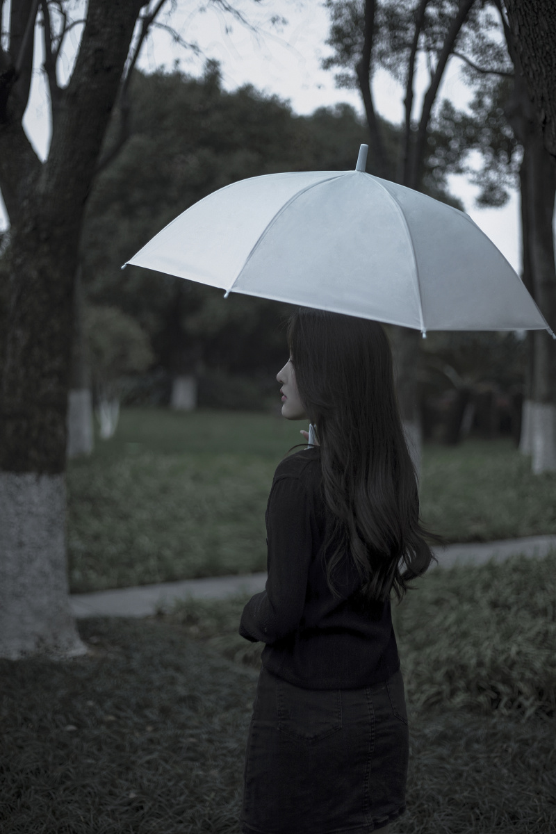 等待给我撑伞自己甘愿淋雨的少年