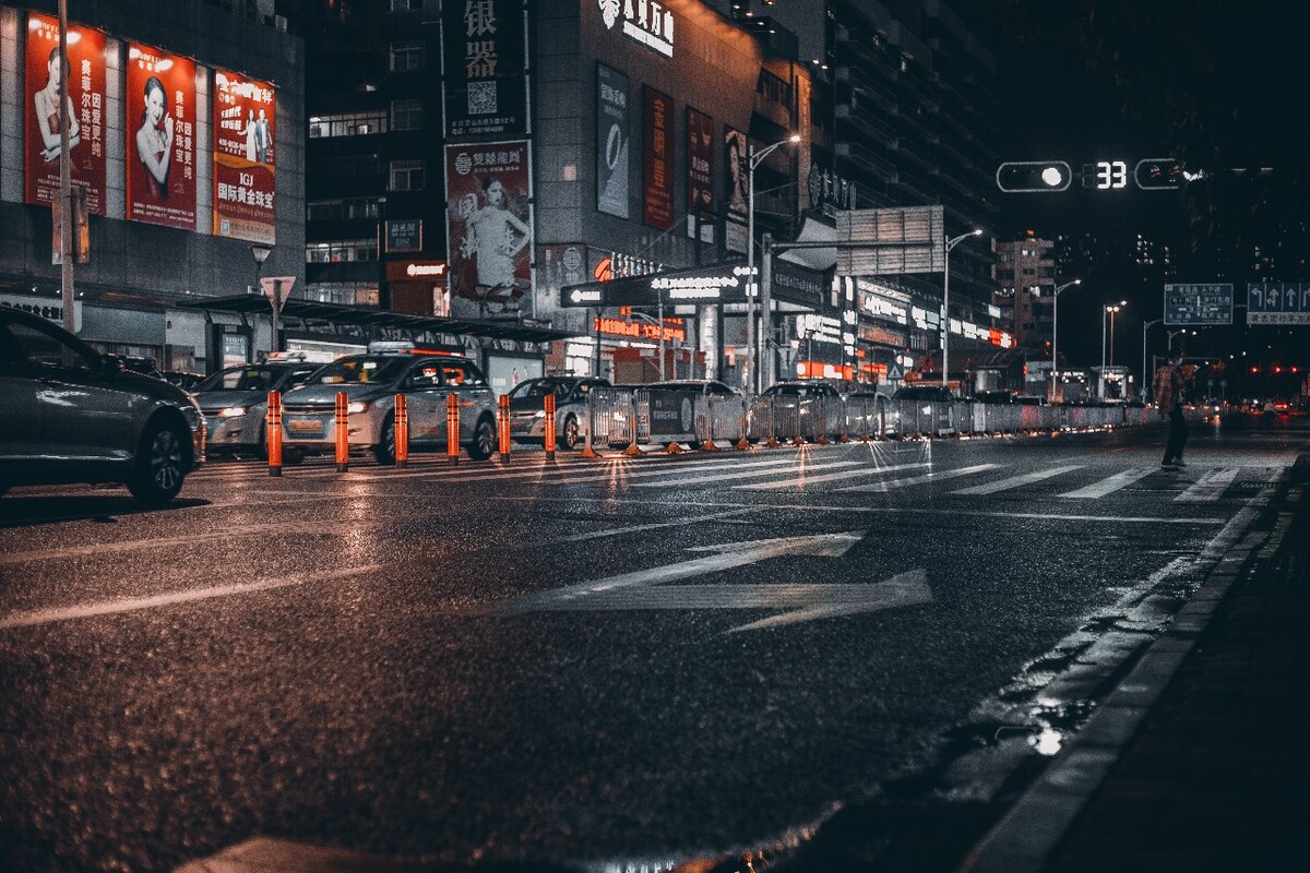 下雨后深圳街头的美