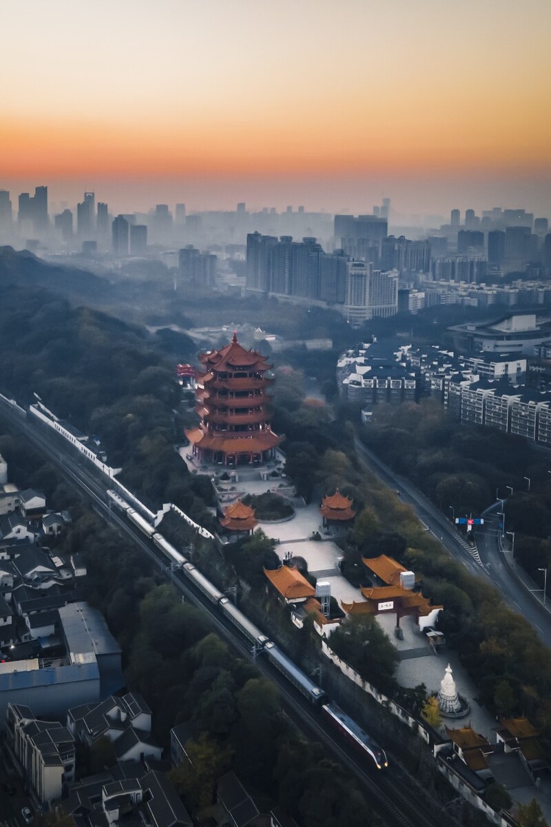 清晨黄鹤楼