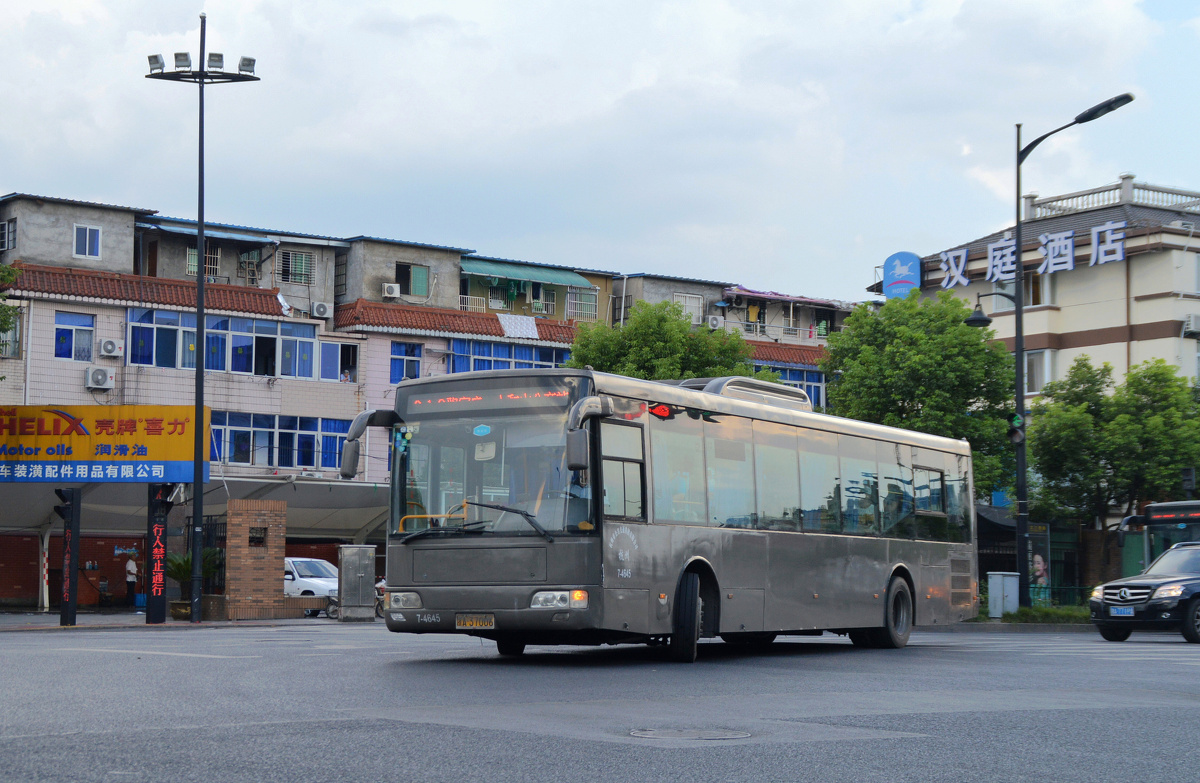 结果小朋友们去看大气尼时发现还有福莱西宝电车在,看到照片瞬间整个