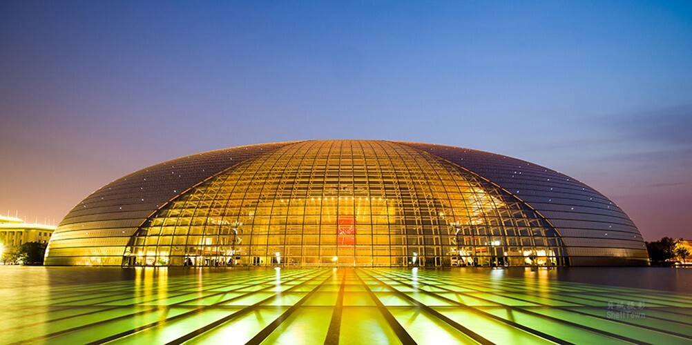 俗称鸟蛋。从构图上来说是很难拍好的一个建筑。三年前拍的。