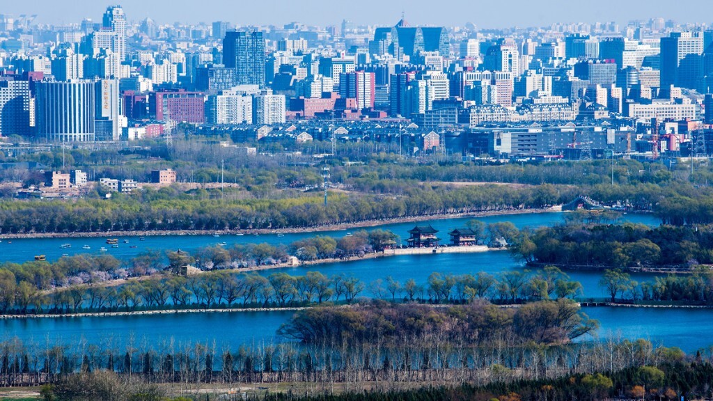 水泥森林包围下的皇家园林