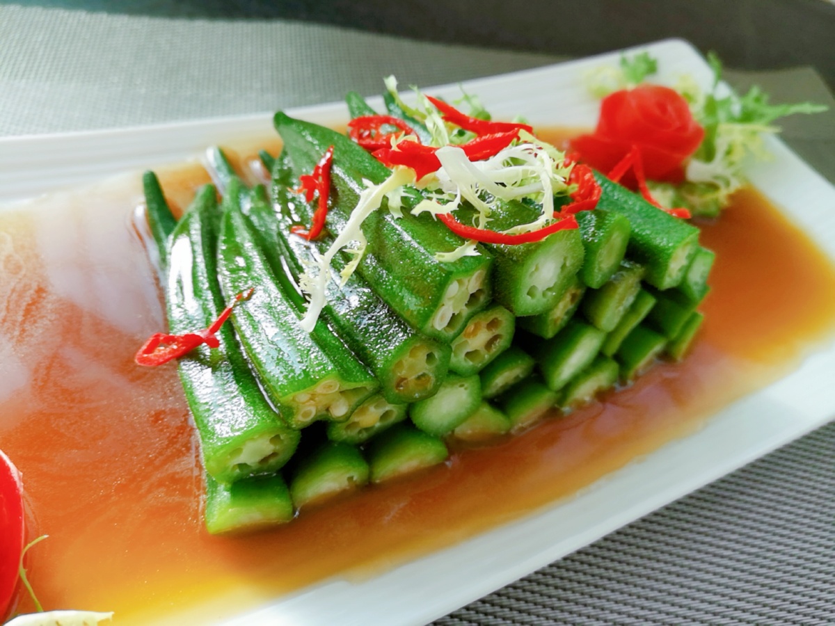 最好的都在不经意见出现晚饭来喽白灼秋葵番茄炒蛋洋葱木耳核桃仁驴肉