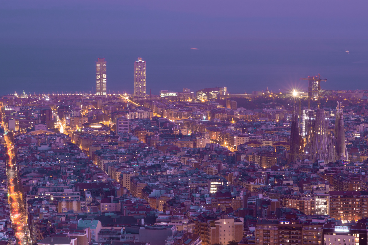 1/1灵动聚焦-尼康微单z夜景巴塞罗那圣家堂西班牙欧洲夜景海边还没有