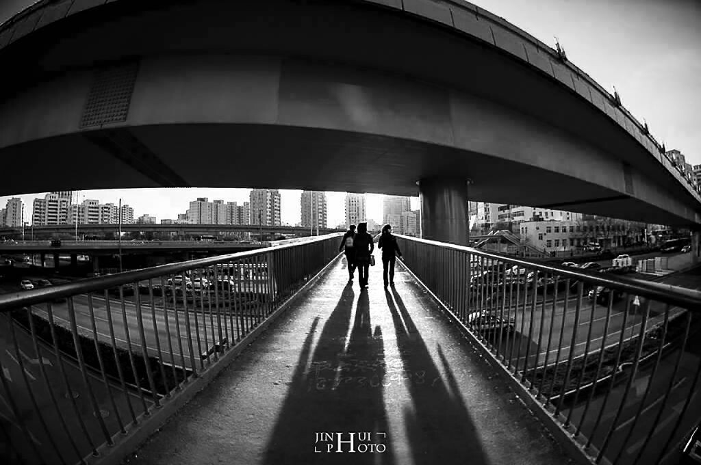 逆光同行。2015.3北京紫竹桥