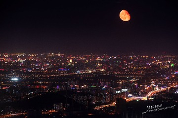 红月初升夜