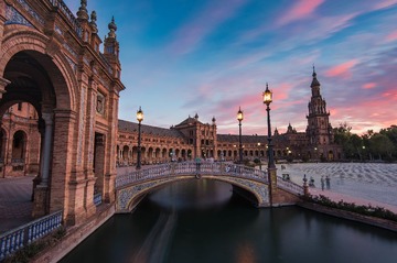 Sunset on Plaza de Espanya