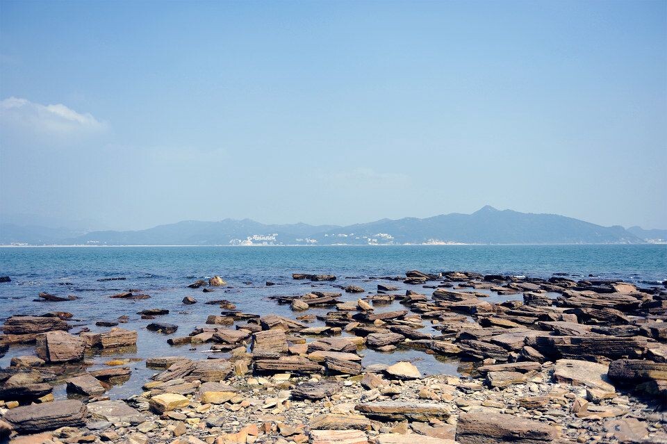 海边.对面就是深圳。香港手机信号全挂掉,强大的中国移动信号覆盖中<br />