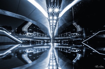 【镜中凌空】
