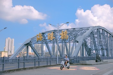 76272