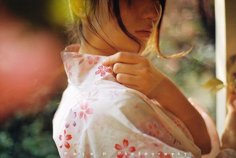 花が咲く<br />
风吹起花瓣,如果时光停止,那么一定是这样的时刻。
