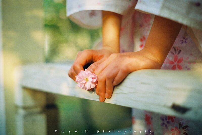 花が咲く<br />
风吹起花瓣,如果时光停止,那么一定是这样的时刻。
