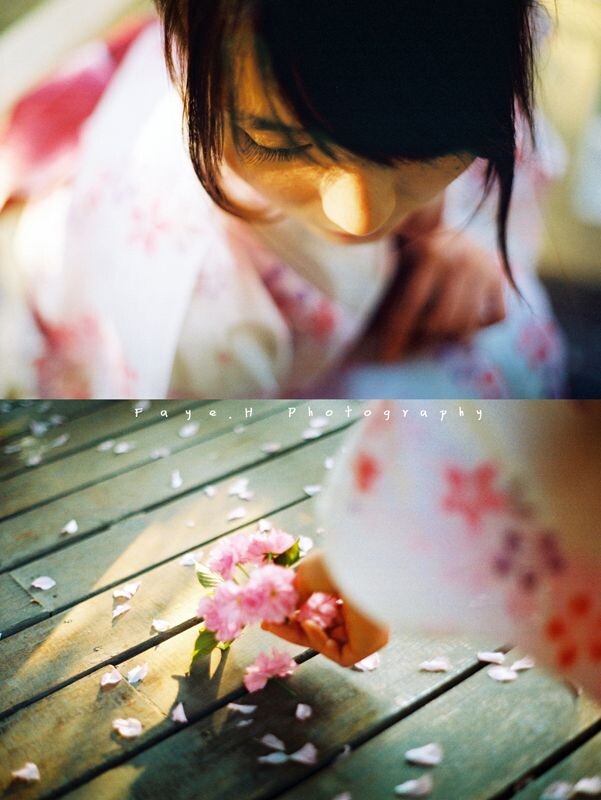 花が咲く<br />
风吹起花瓣,如果时光停止,那么一定是这样的时刻。