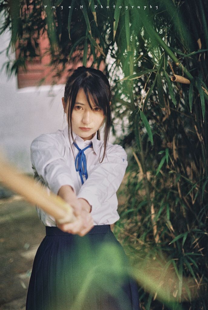 「竹叶谣」<br />
南窗竹影抚清姿,正是懵懂不知时。<br />
摄影/后期:<a href="https://fayeh.tuchong.com/" target="_blank">@灰灰FayeH</a><br />
麻豆:@抖M工口妹抖工藤瑶<br />