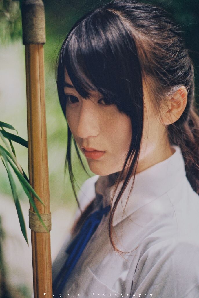 「竹叶谣」<br />
南窗竹影抚清姿,正是懵懂不知时。<br />
摄影/后期:<a href="https://fayeh.tuchong.com/" target="_blank">@灰灰FayeH</a><br />
麻豆:@抖M工口妹抖工藤瑶<br />
