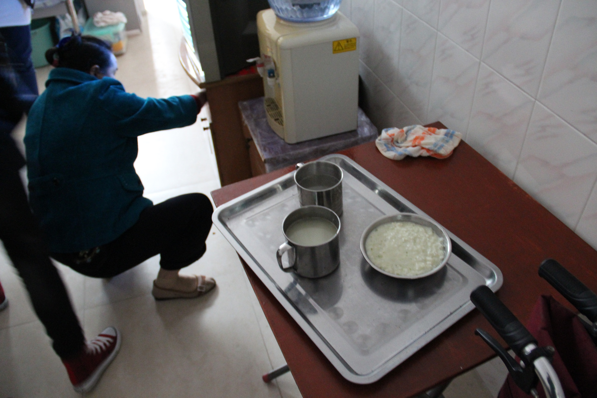 记大学的一次去敬老院看望老人的活动 - 纪实,