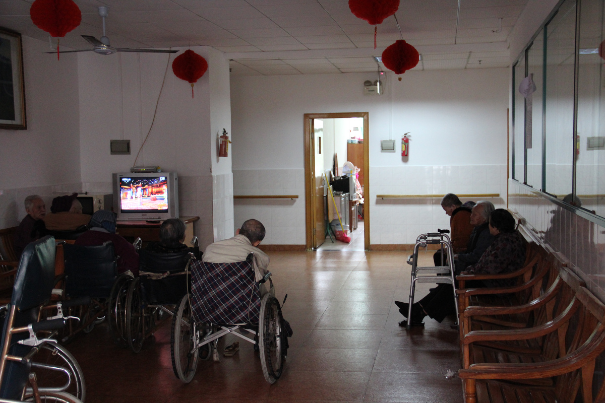 记大学的一次去敬老院看望老人的活动 - 纪实,