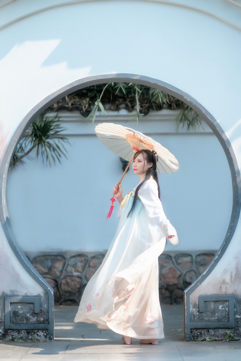 十三余家婴宁汉服美少女