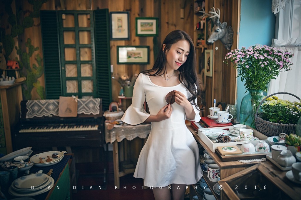 每次走过这件咖啡屋<br />
忍不住慢下了脚步