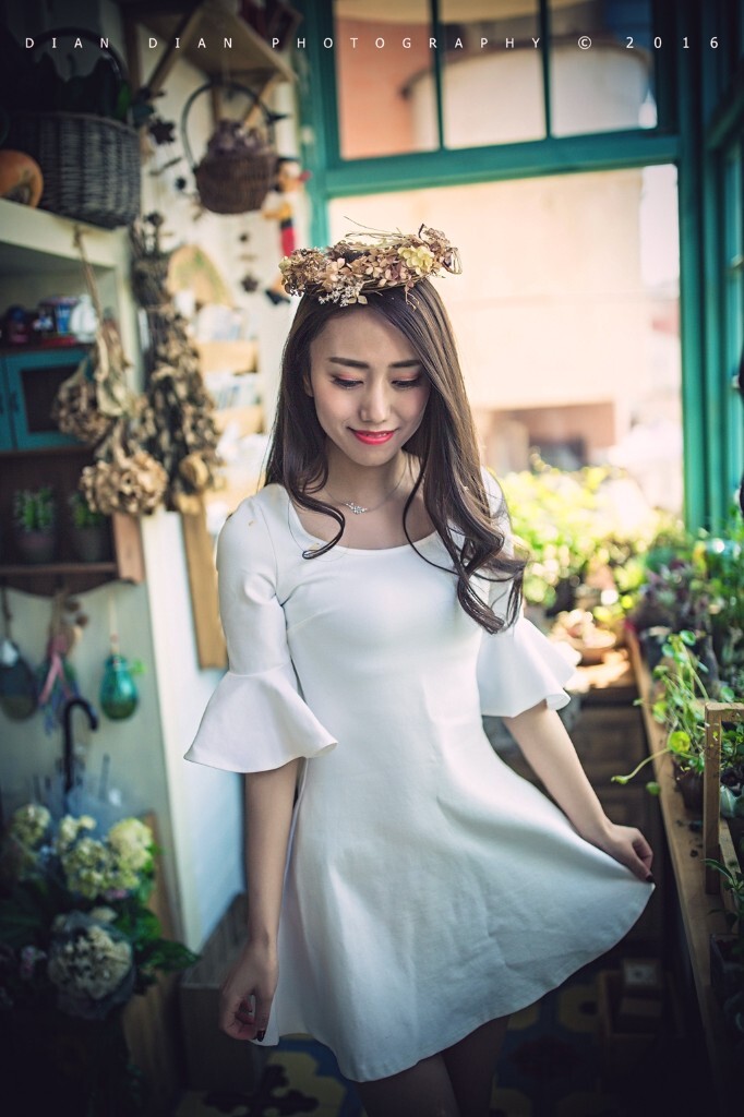 每次走过这件咖啡屋<br />
忍不住慢下了脚步