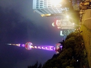 这晚上，散步散步