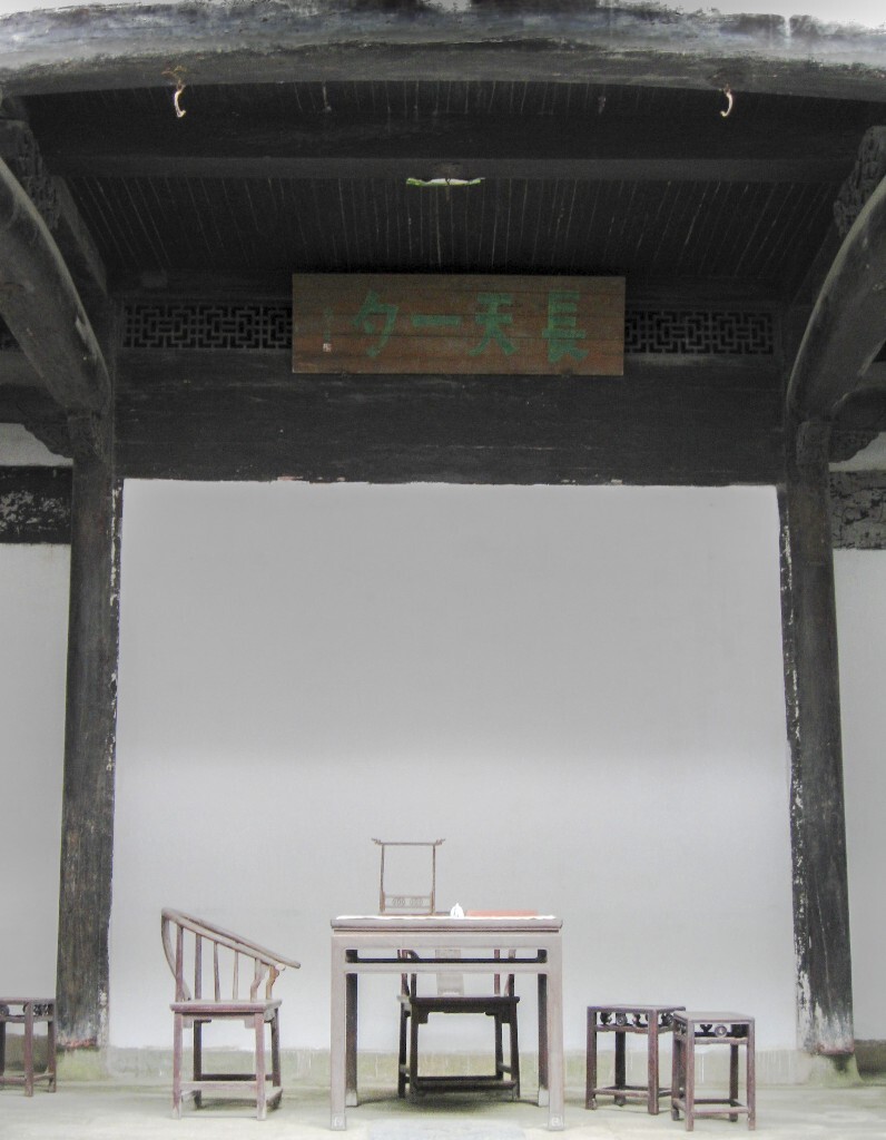08年，歙县古城的太白楼。不太知名的景点，所以很安静。那一年真的走了很多路，这里是最想留下来的地方。