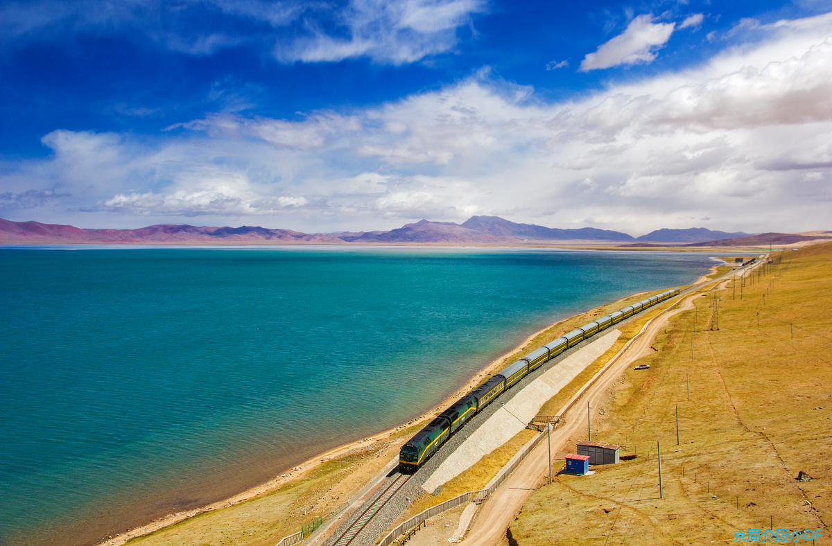 措那湖畔的nj2客车