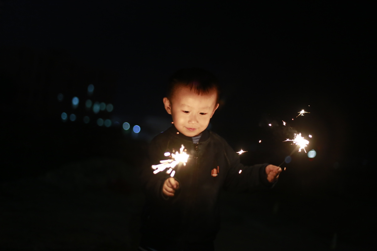 2017新年快乐 - 深圳, 50mm, 人像 - 奶粉与盒饭