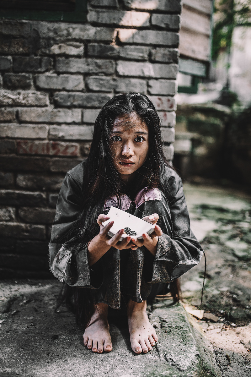 美女乞丐