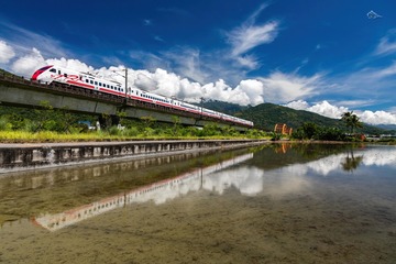 旅行不一定要很長,有時也可以很短 只是為了看個倒影看山 ,普悠瑪就可當日往返