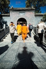 難道是......少林弟子??