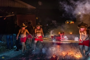 生命中中許多得渡過的困境 我們盼望是否能靠些神蹟 ,最終發現到頭來還是得全靠自己